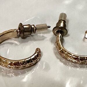 Chic Gold Textured Hoop Earrings